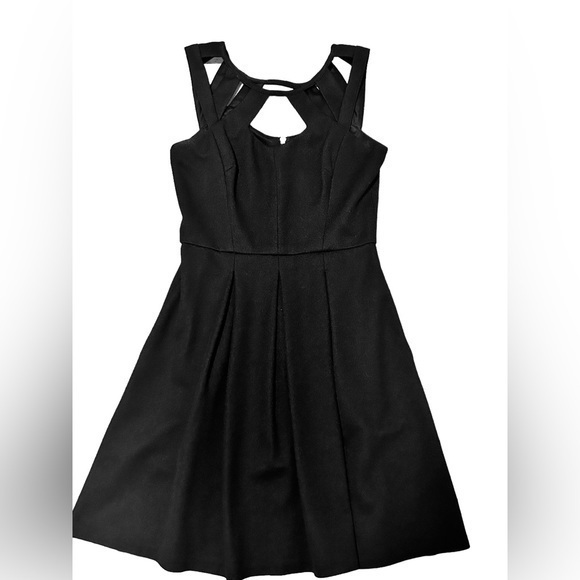Betsey Johnson Cutout Box Pleat Black Dress Size 4‎ - Picture 2 of 7